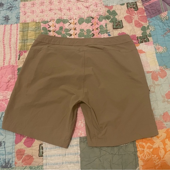 COPY - Super cute and sporty Mountain Hardwear tan athletic drawstring cargo sh… - Picture 2 of 5
